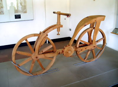 Supuesto diseño de Leonardo de una primitiva bicicleta