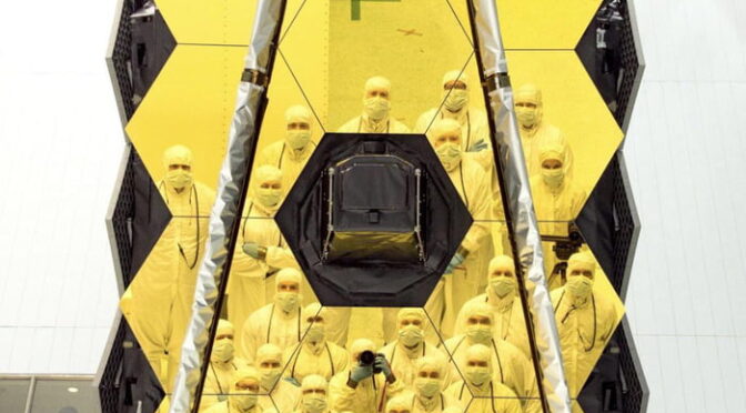 Trabajadores del James Webb en una ya icónica fotografía.